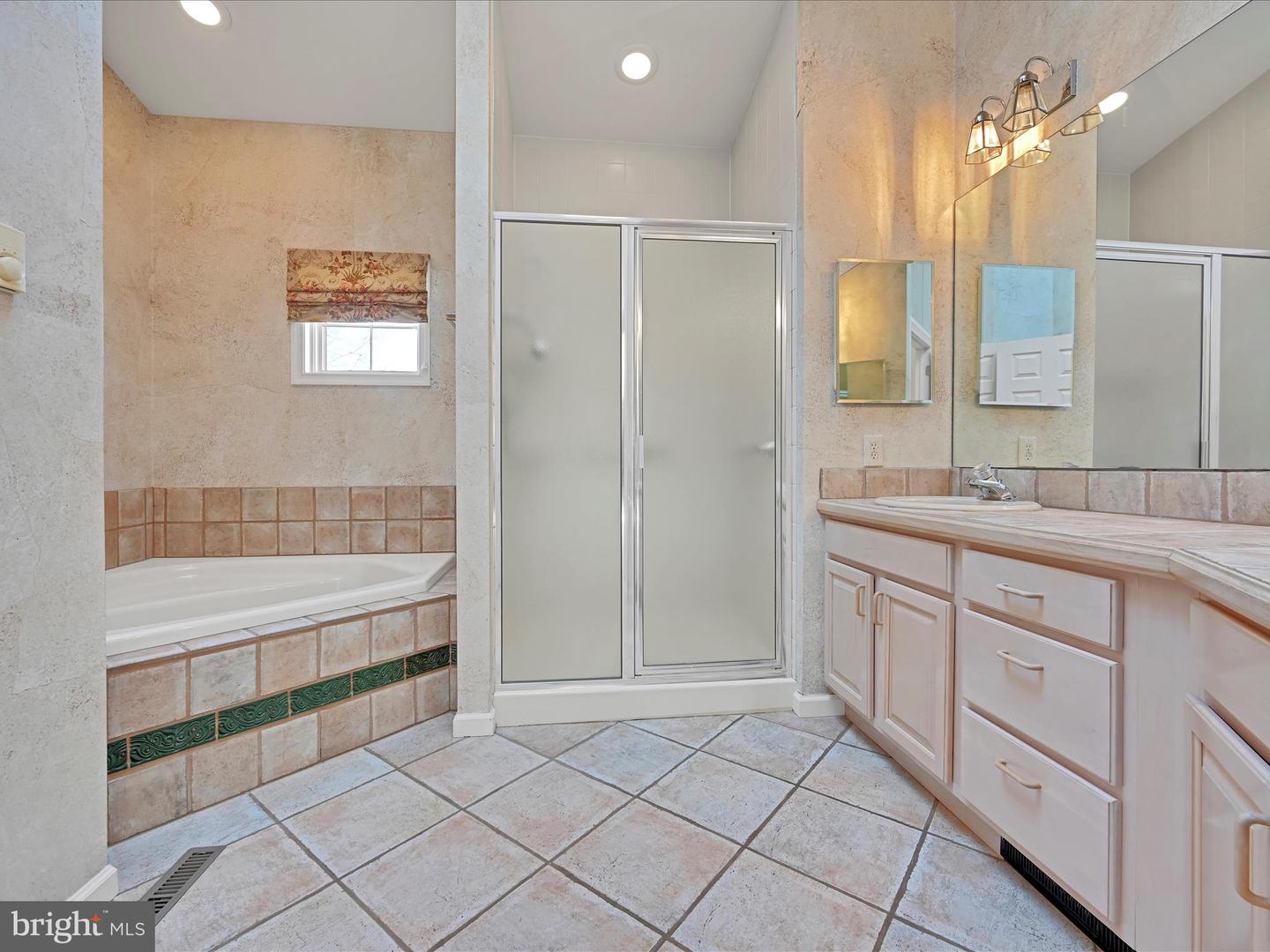 520 Waterside Cir Property Photo 21