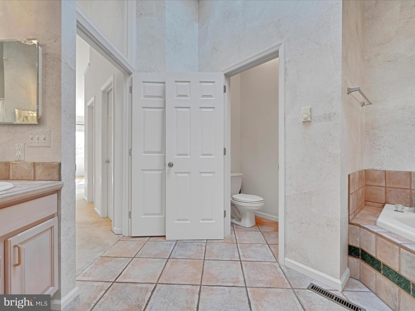 520 Waterside Cir Property Photo 22