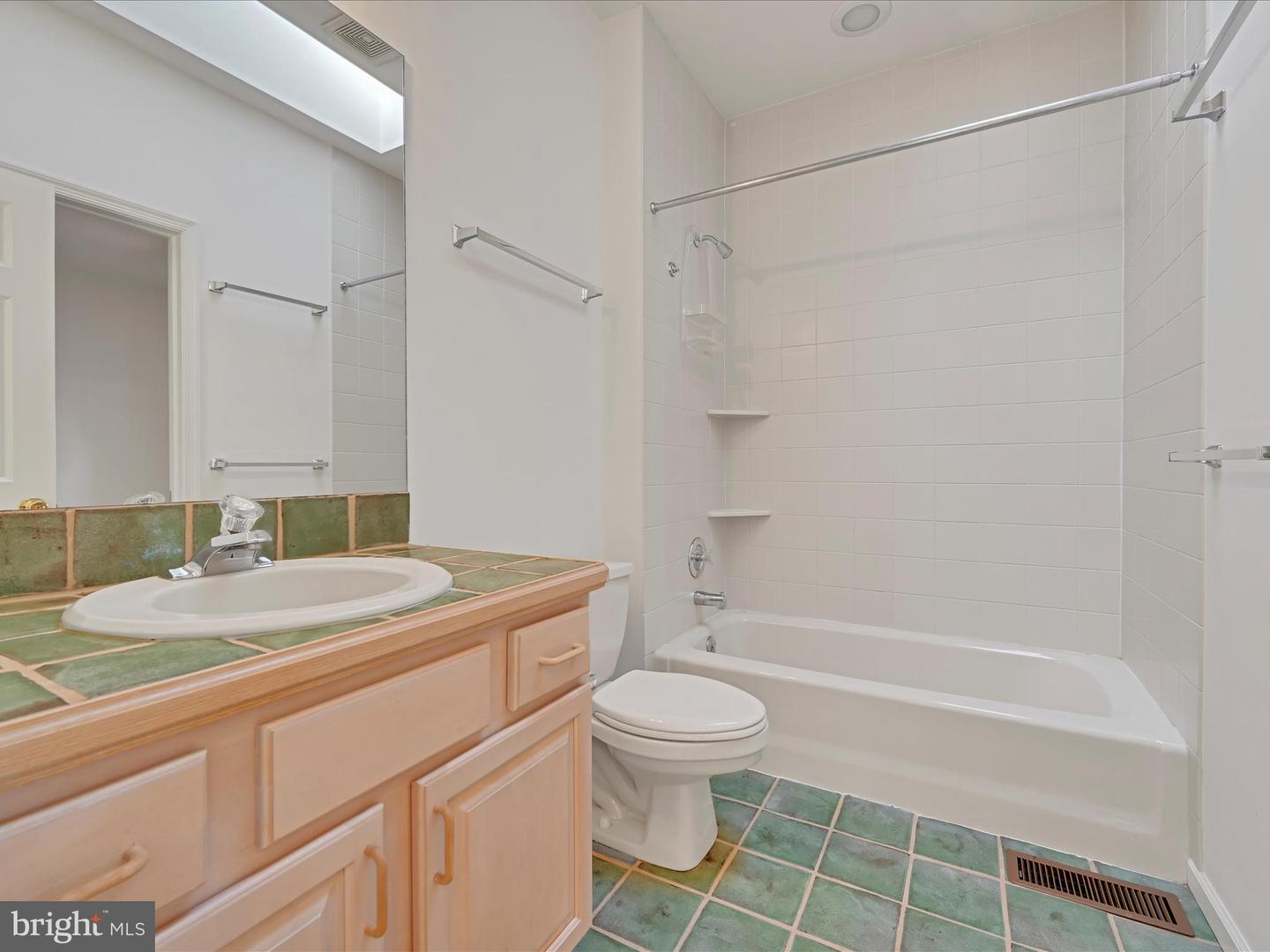 520 Waterside Cir Property Photo 24