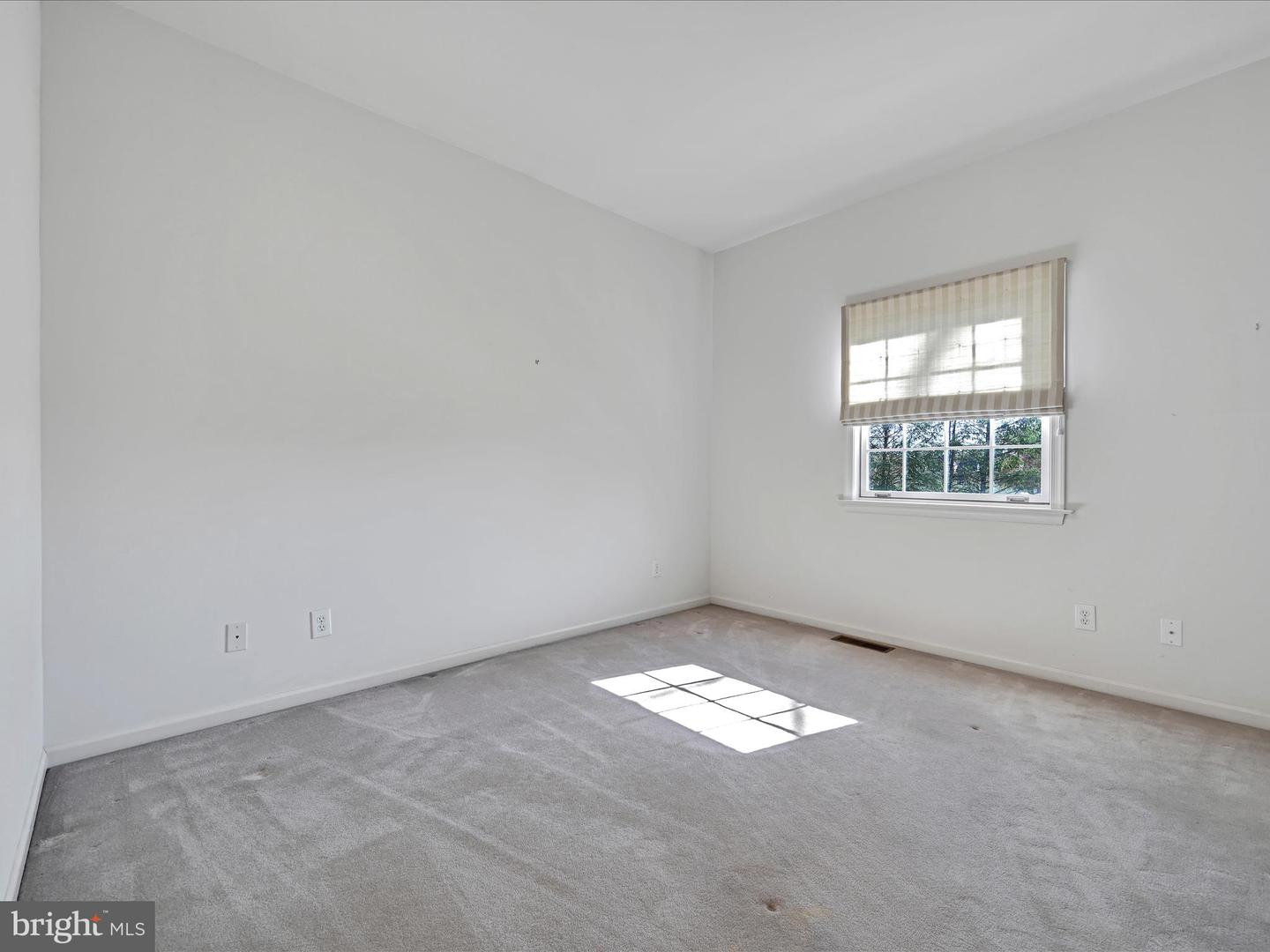 520 Waterside Cir Property Photo 27
