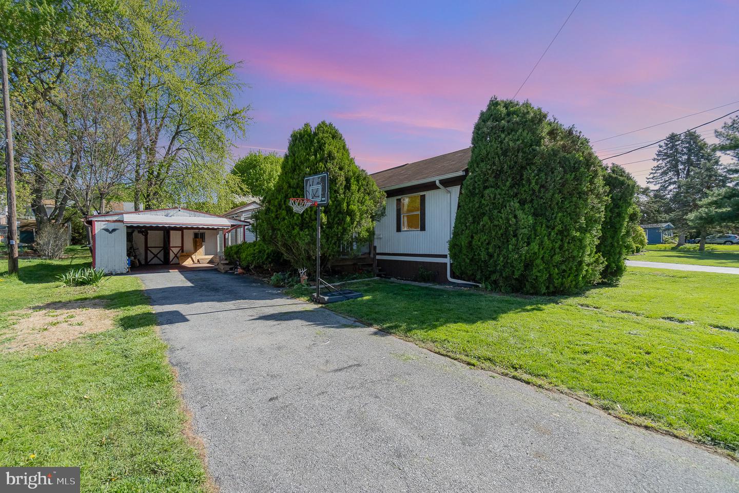 2405 Mifflin St Property Photo 1