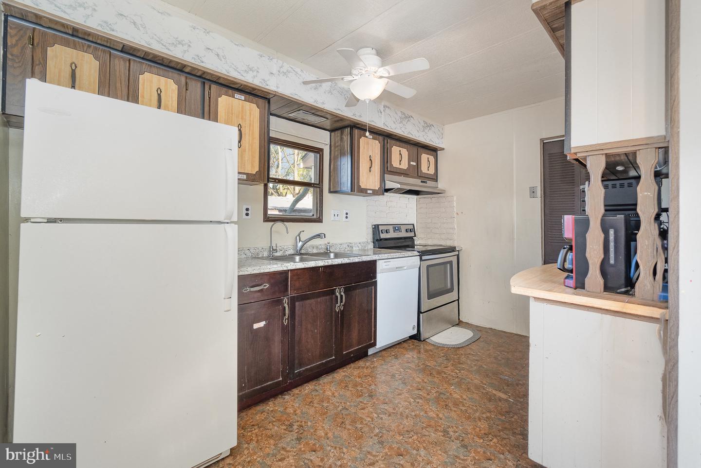 2405 Mifflin St Property Photo 11