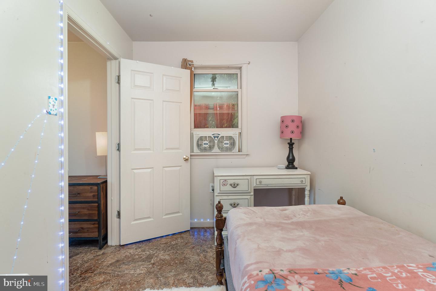 2405 Mifflin St Property Photo 19