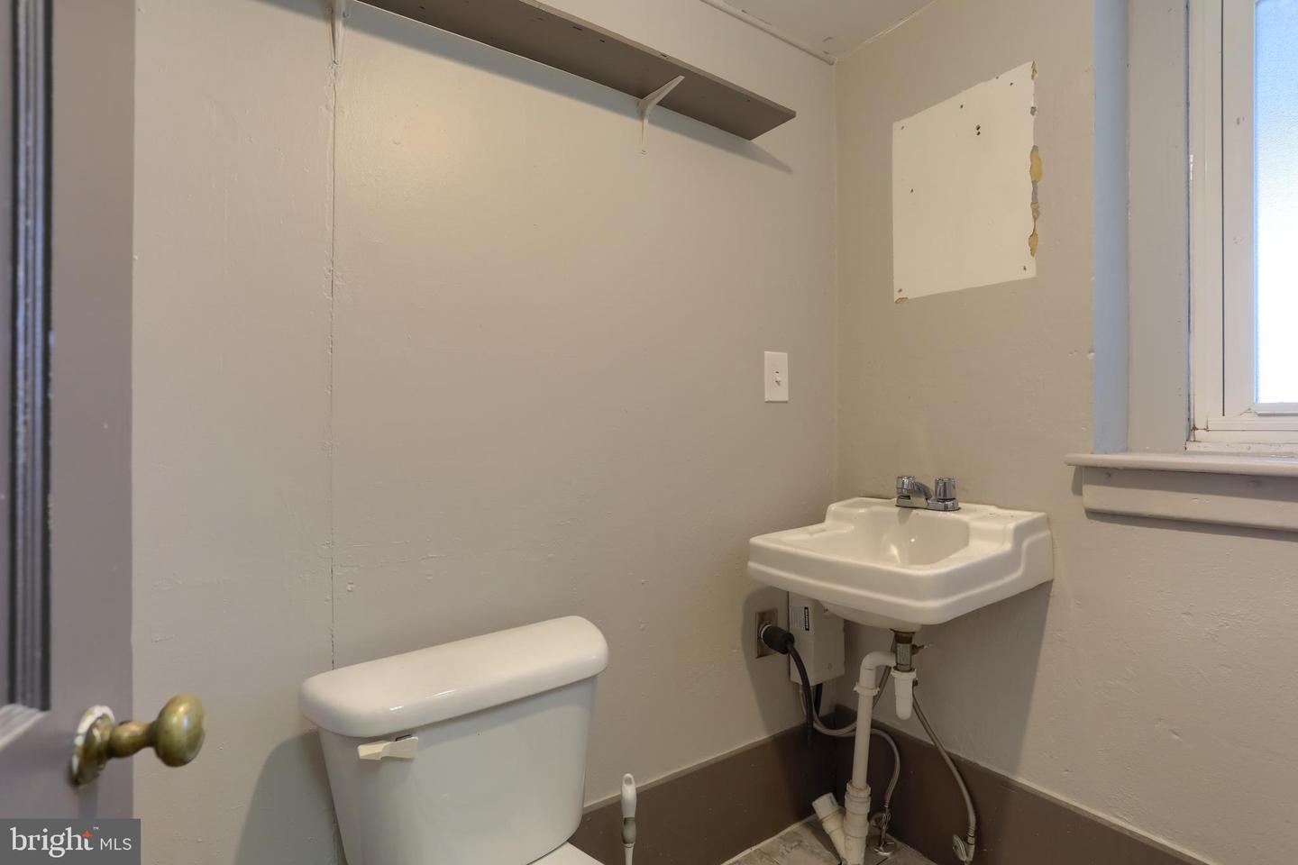 19 W Market St Property Photo 9