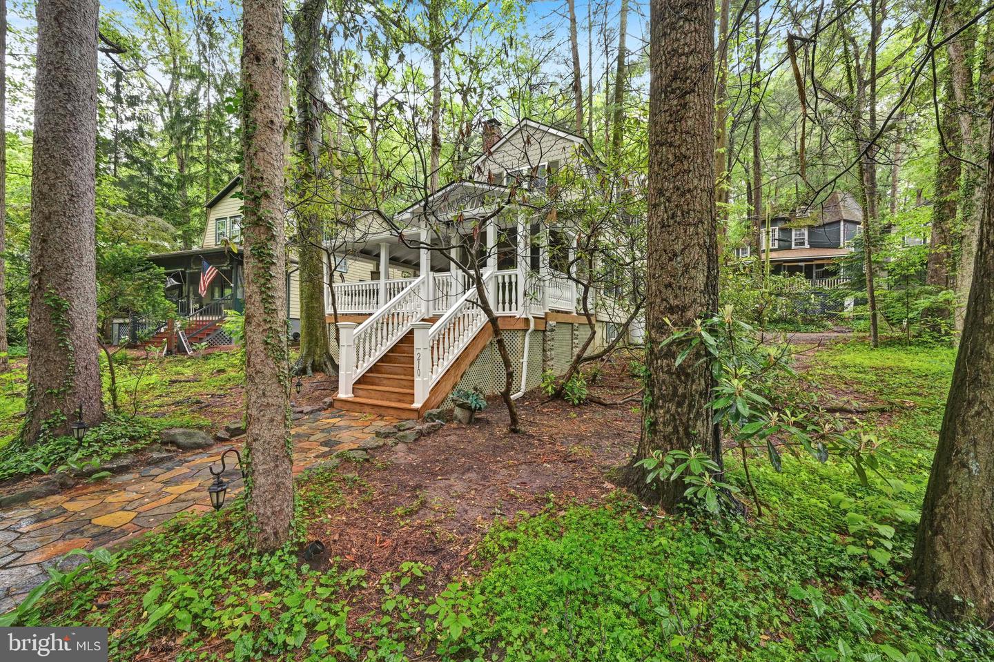 210 Pennsylvania Ave Property Photo 1