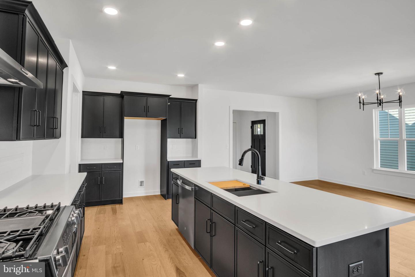 117 Bellflower Ave Property Photo 3