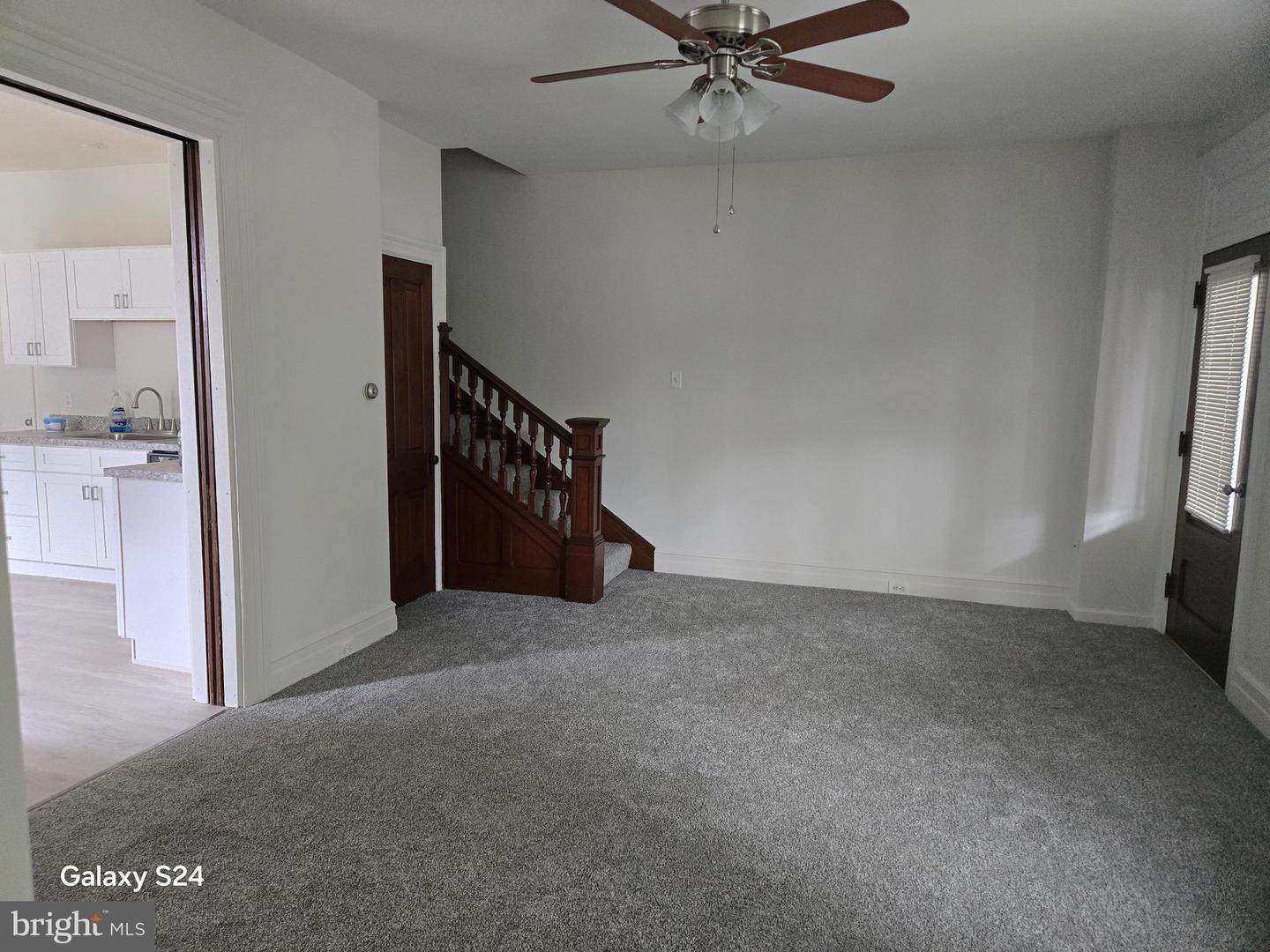 214 E Maple St Property Photo 2
