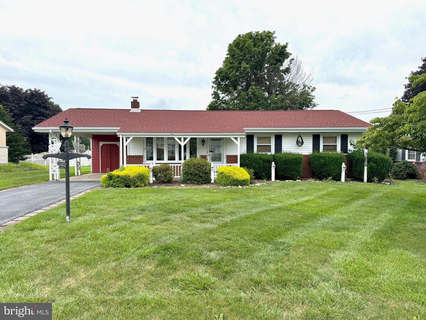 212 W GRANT AVE