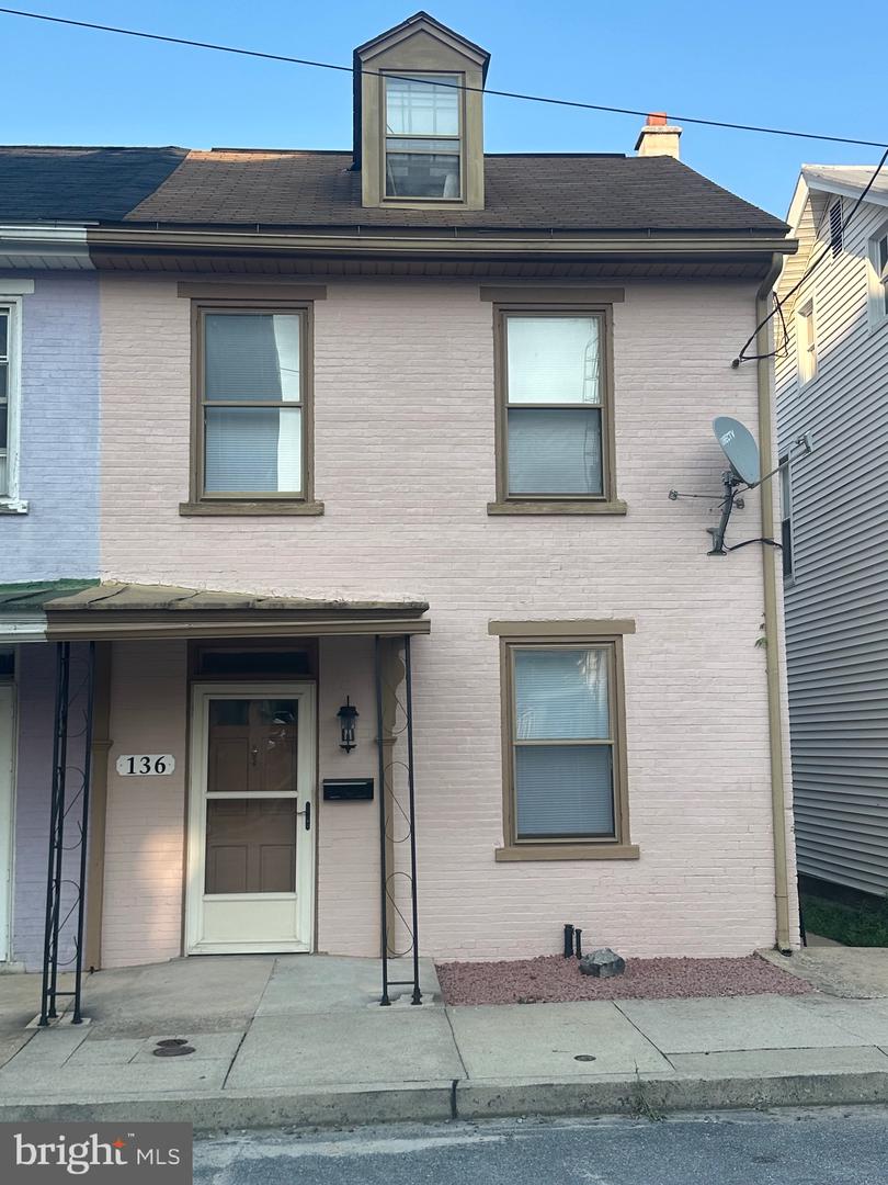 136 N Railroad St Property Photo 1
