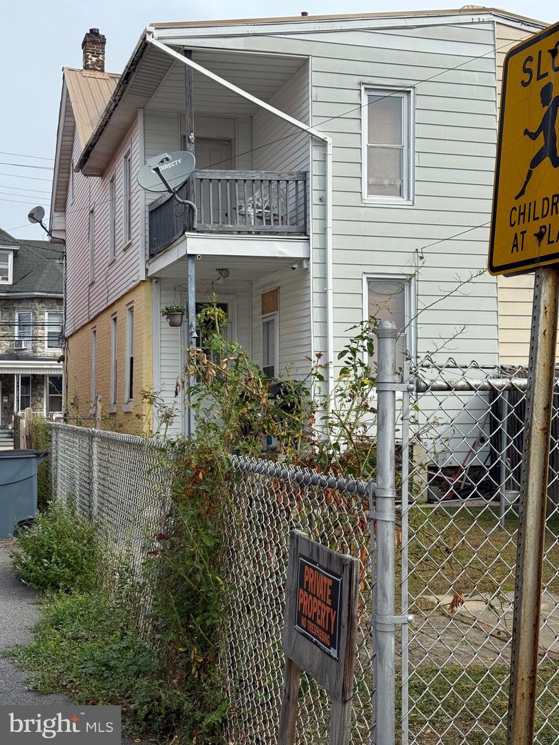 130 Lehman St Property Photo 3