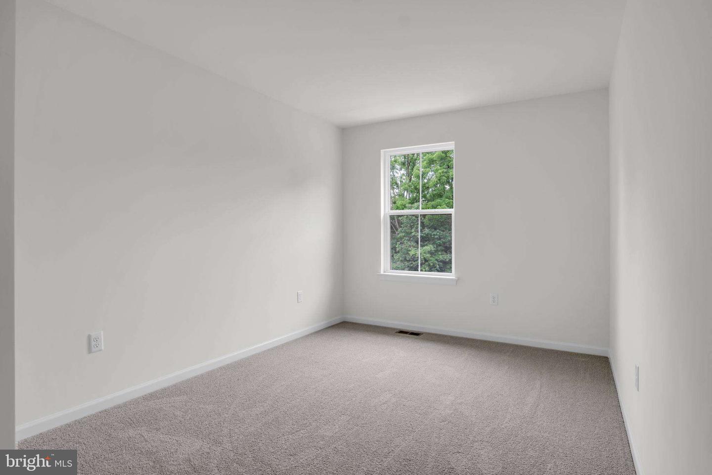 312 Flora Blvd Property Photo 12