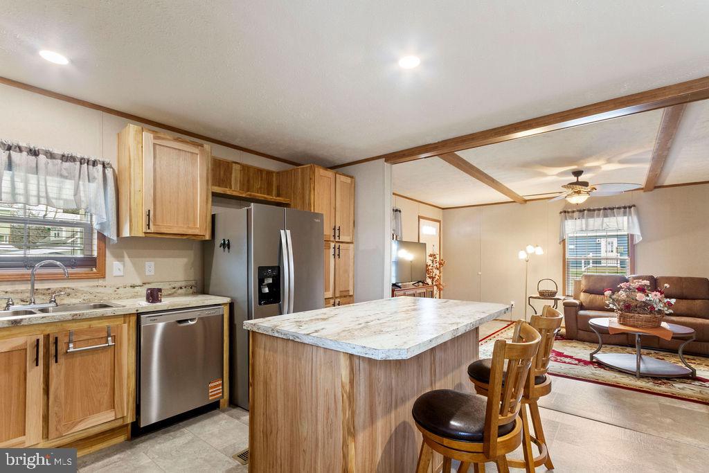 2126 Scull St Property Photo 5