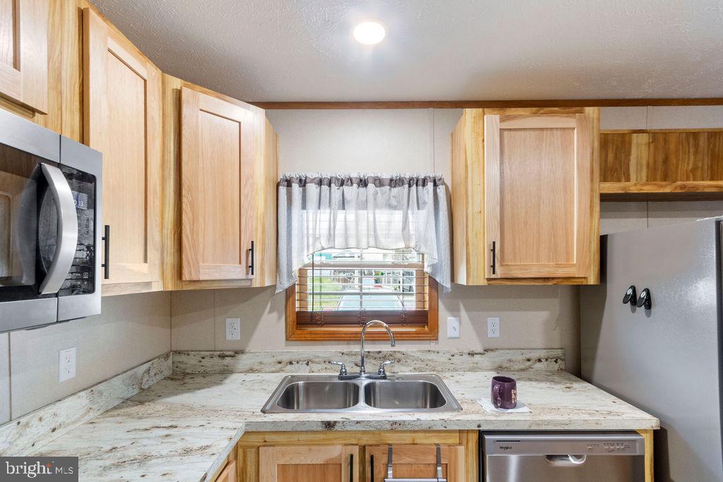 2126 Scull St Property Photo 6