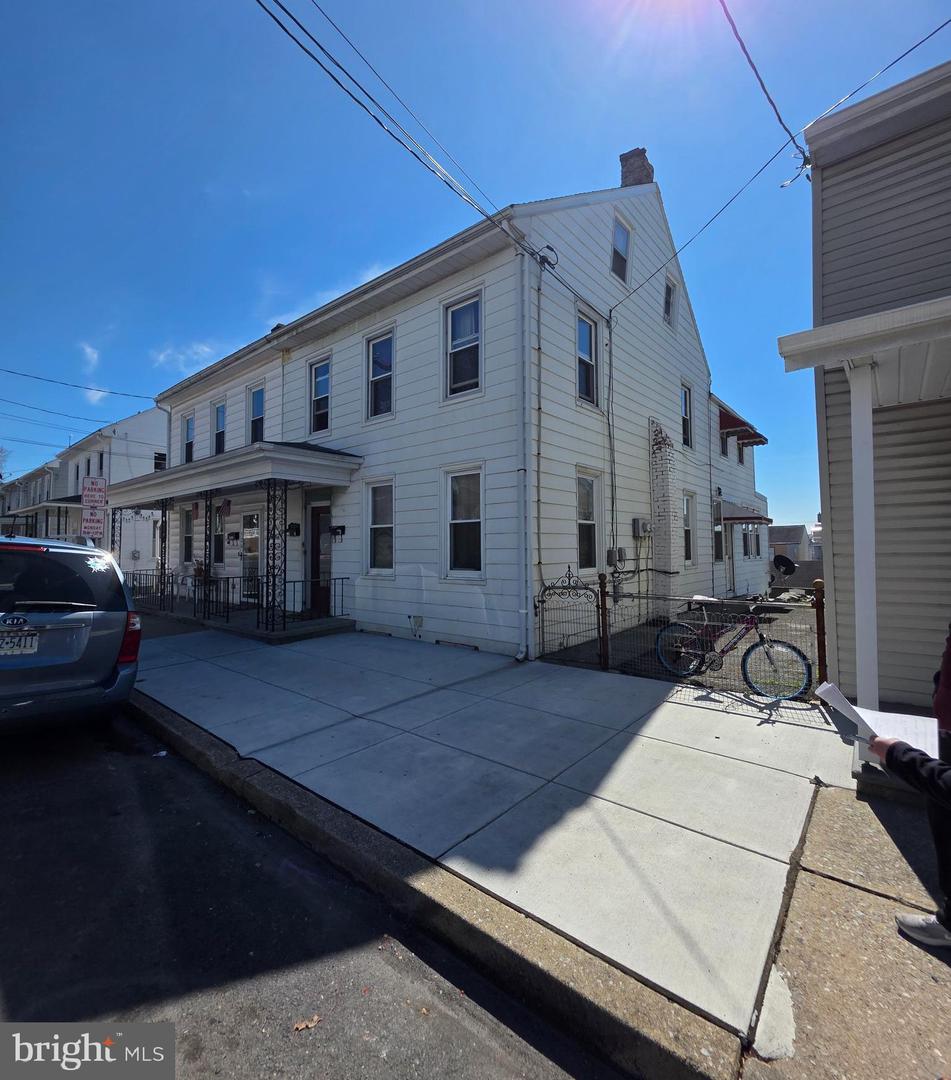 528 Maple St Property Photo 1