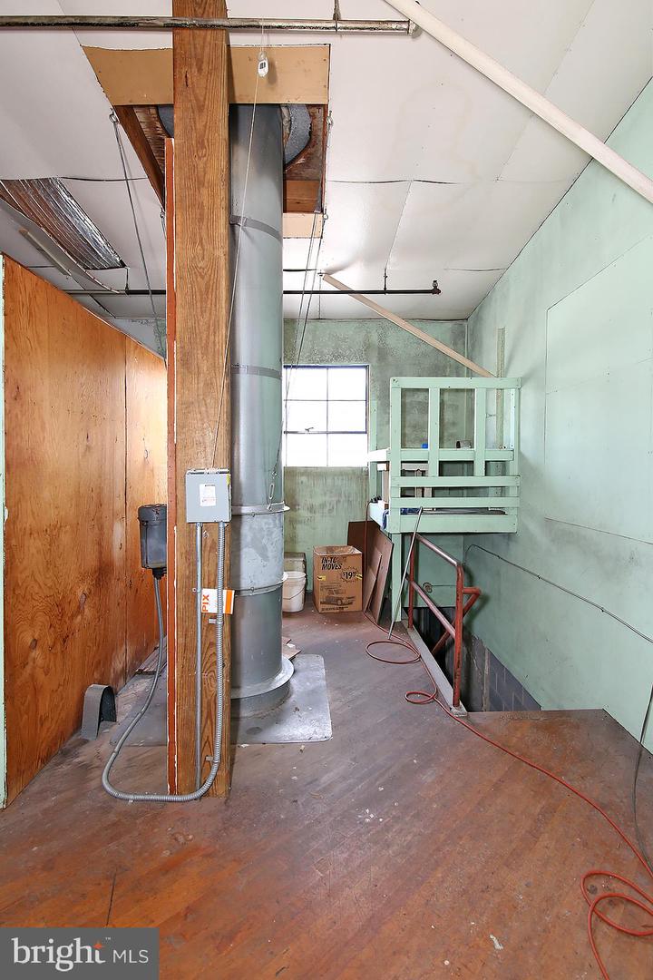 308 S 1st St Property Photo 23