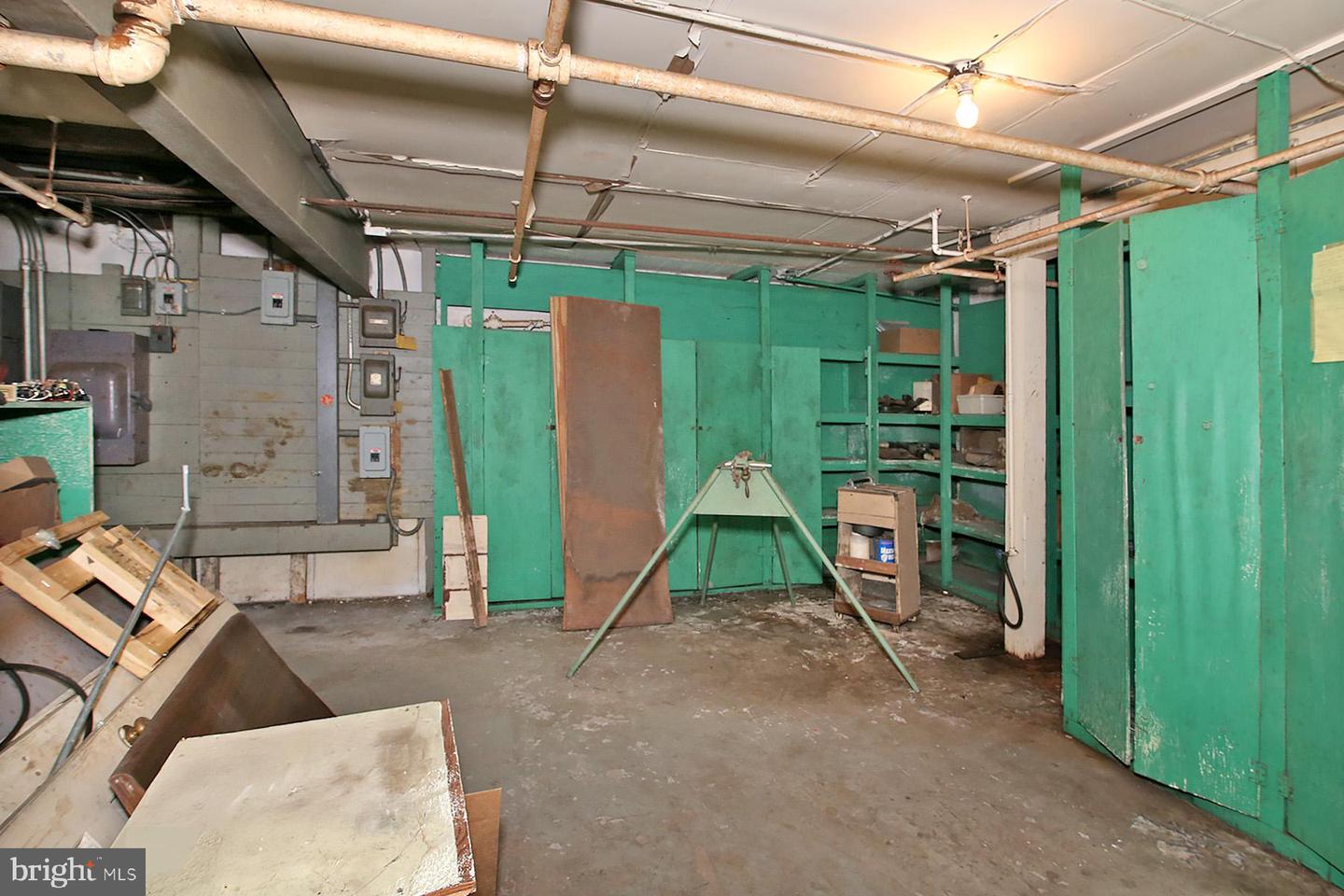 308 S 1st St Property Photo 25