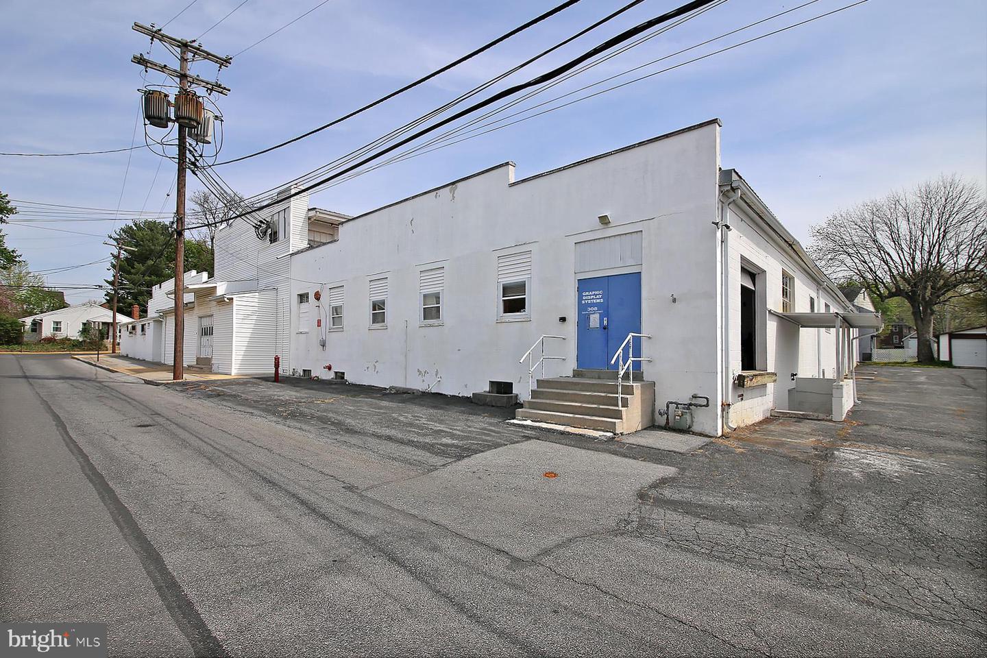 308 S 1st St Property Photo 39