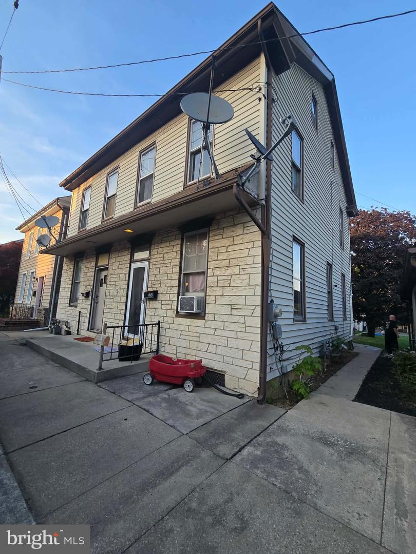 36 N Railroad St Property Photo 1