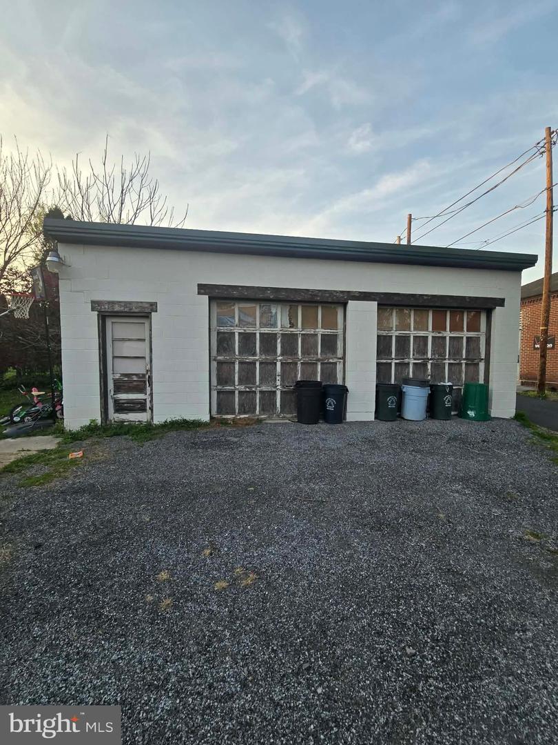 36 N Railroad St Property Photo 2