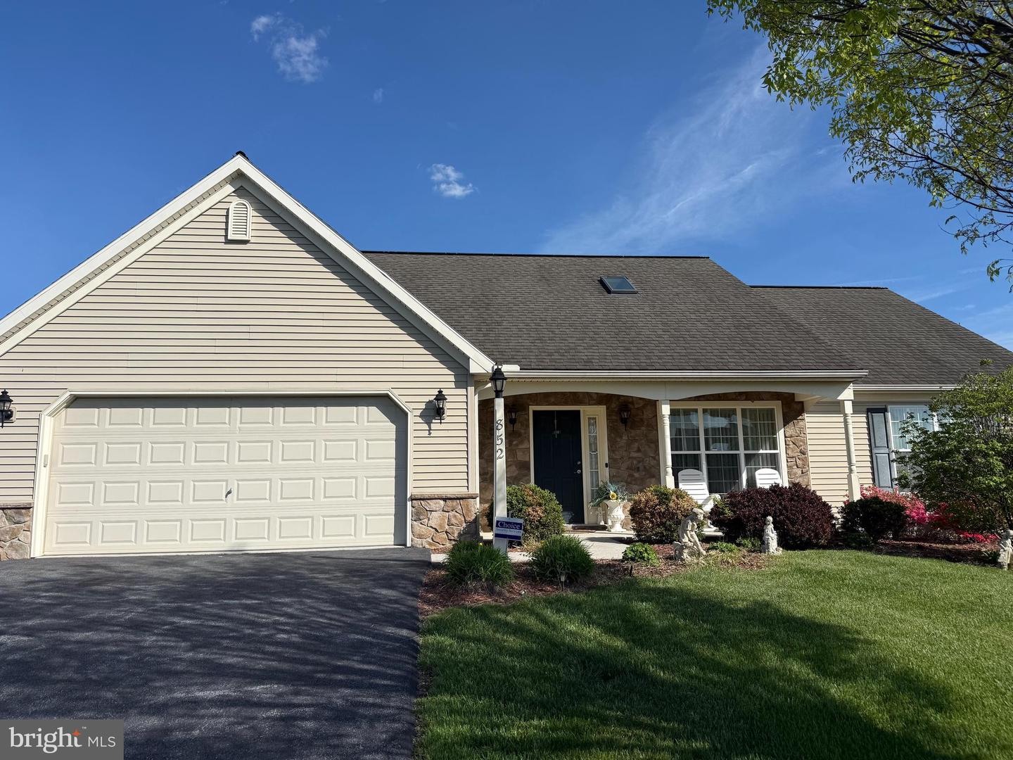 852 WALNUT CREST DR Property Photo 1