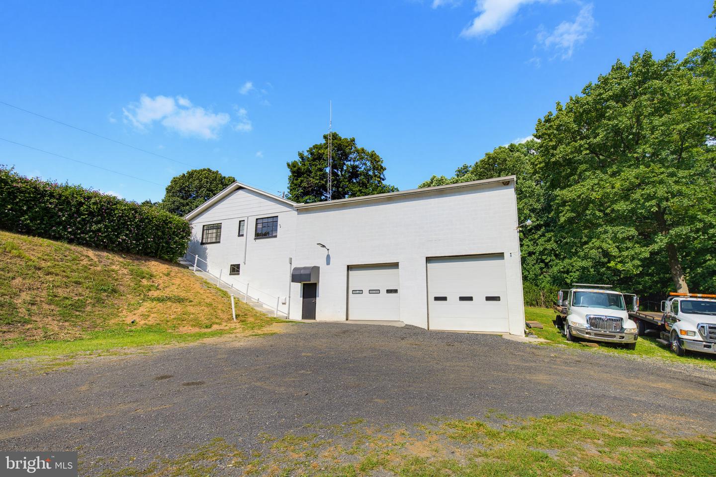 1005 State Route 72 N N Property Photo 2