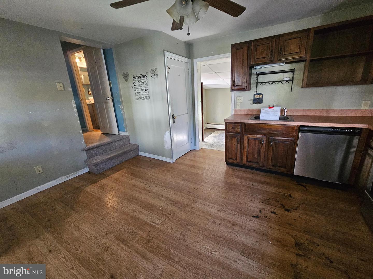 902 Miller St Property Photo 2