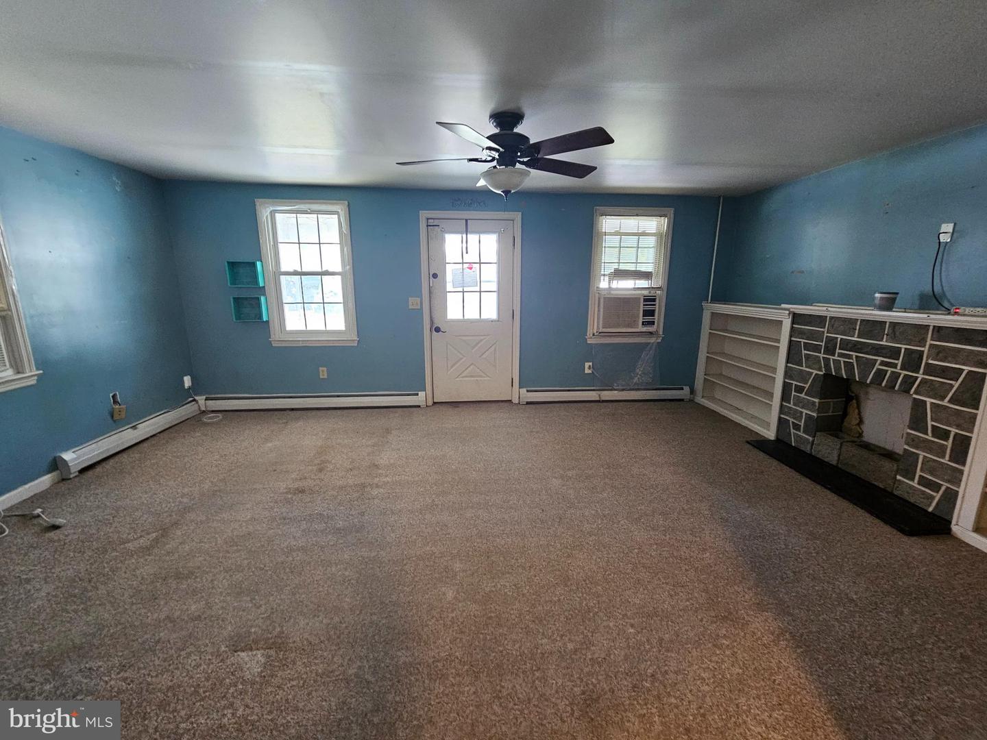 902 Miller St Property Photo 6