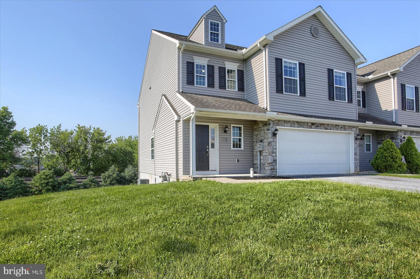 178 Braeburn Way Property Photo 2
