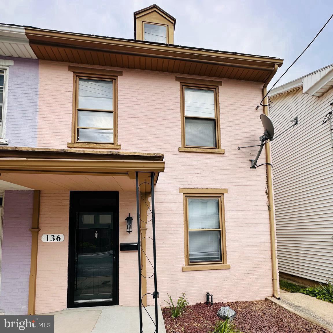136 N Railroad St Property Photo 1