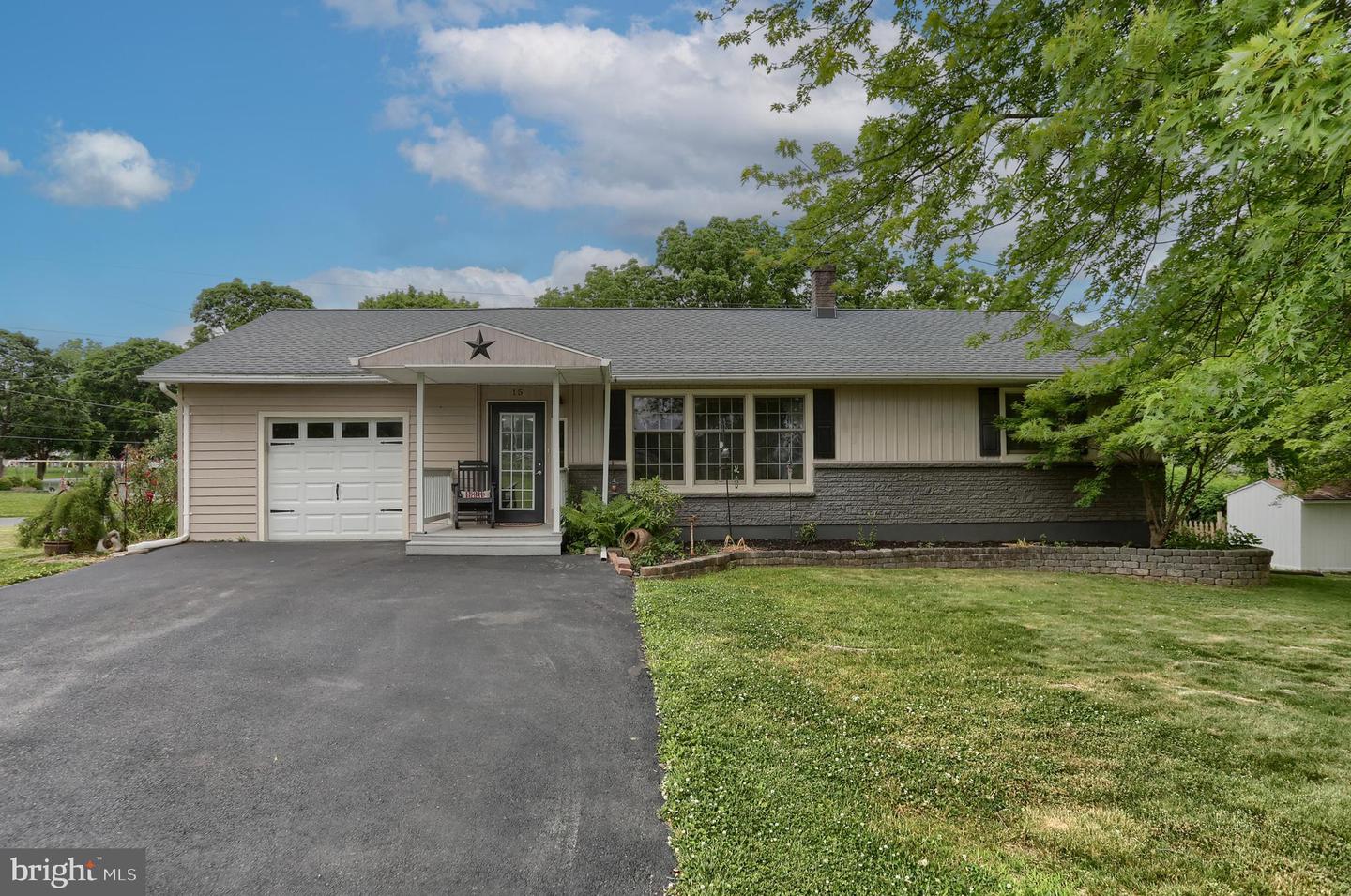 15 Alden Lane Property Photo 1