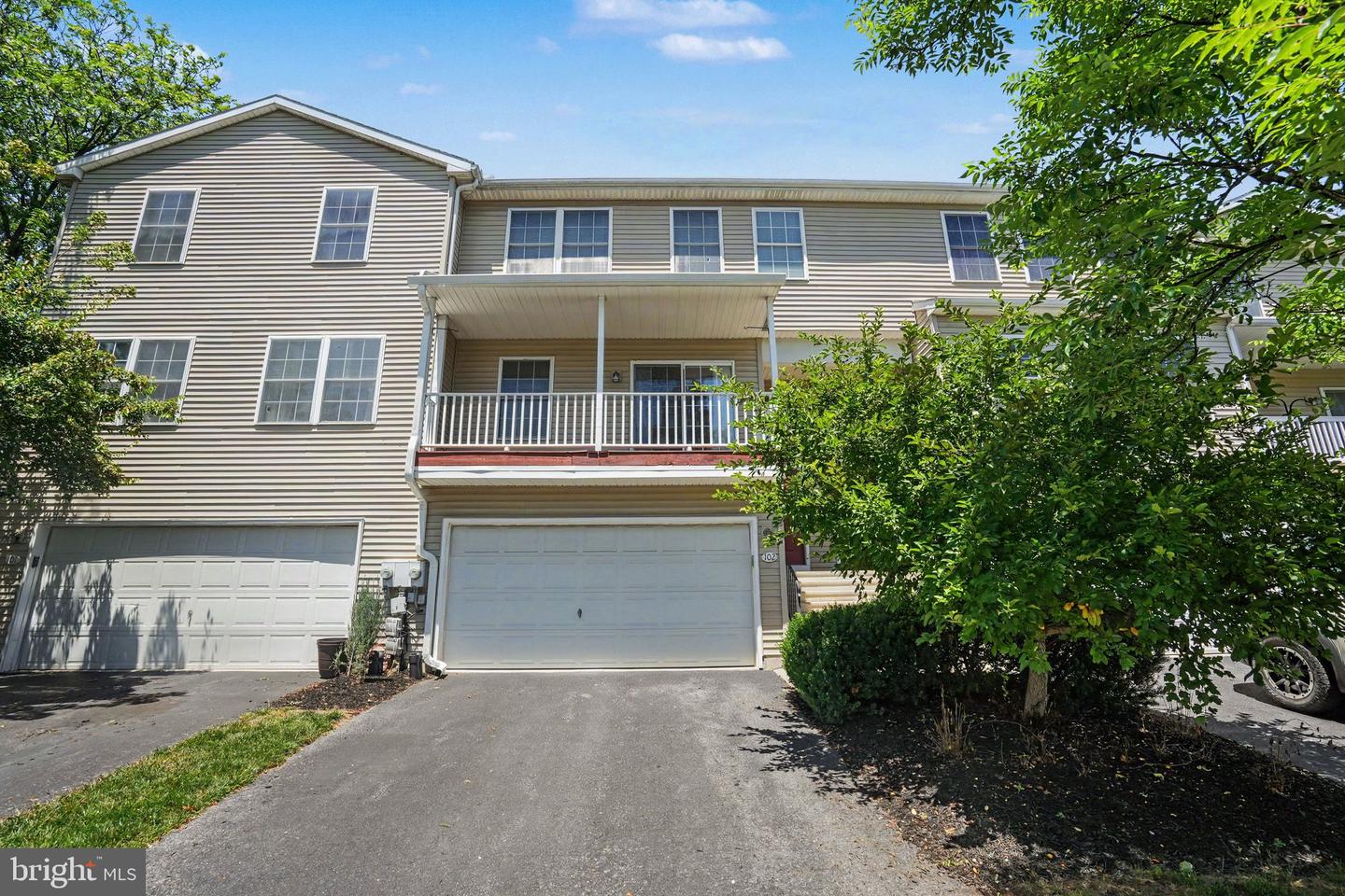 102 Woodside Ct Property Photo 2
