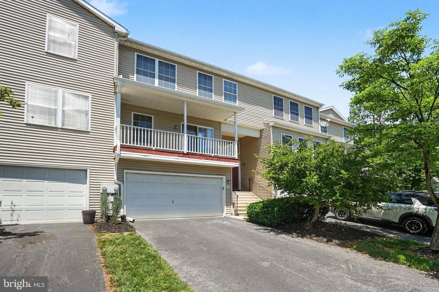 102 Woodside Ct Property Photo 3
