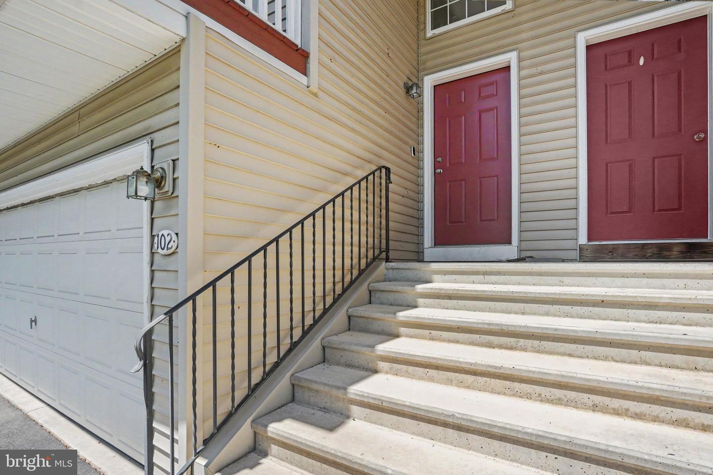 102 Woodside Ct Property Photo 4