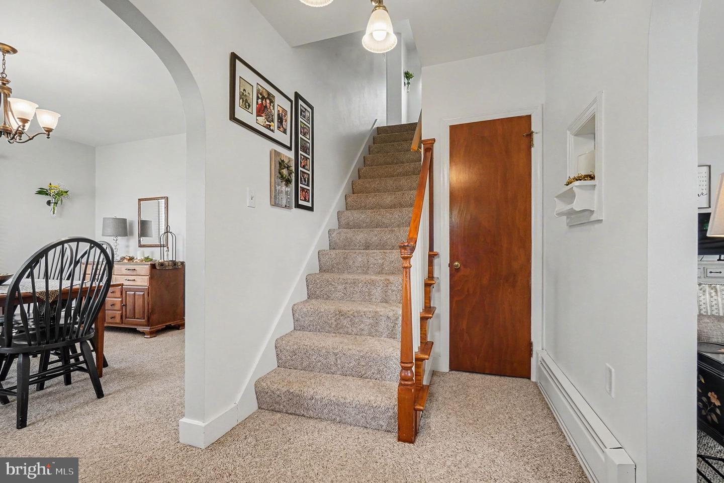 118 E Queen St Property Photo 6