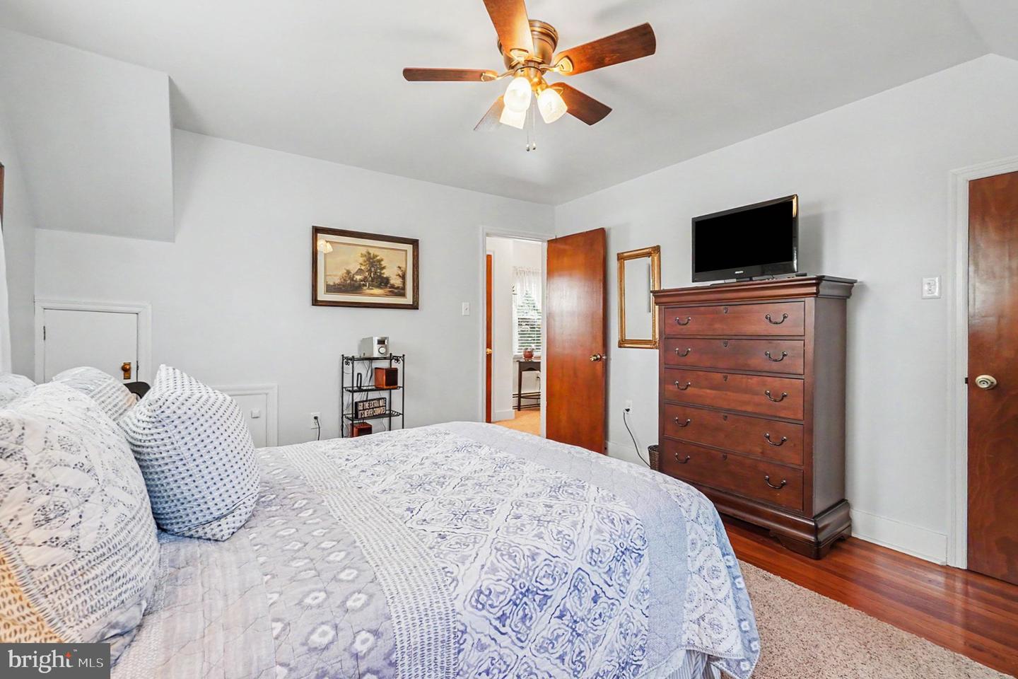 118 E Queen St Property Photo 19
