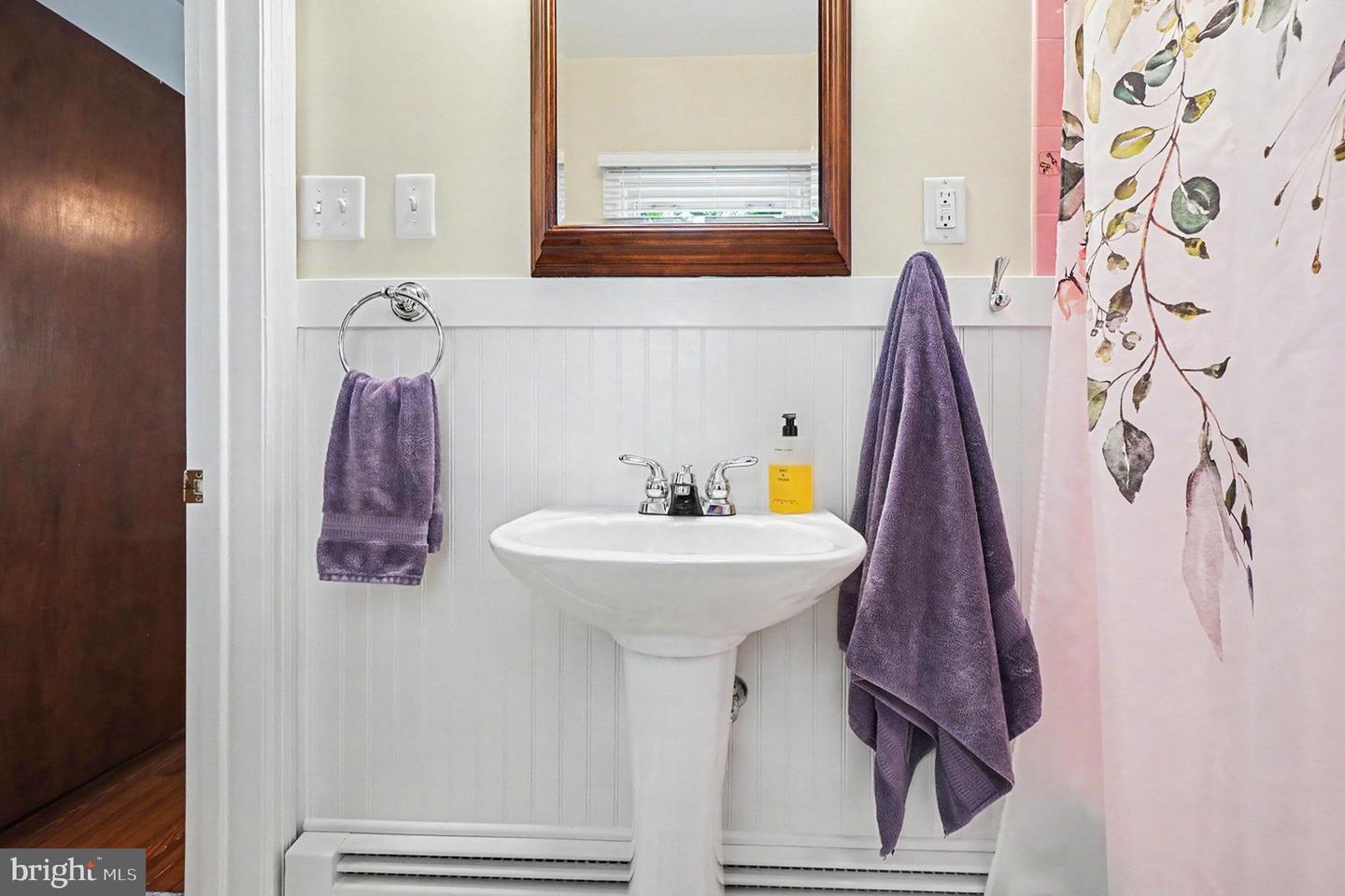 118 E Queen St Property Photo 21