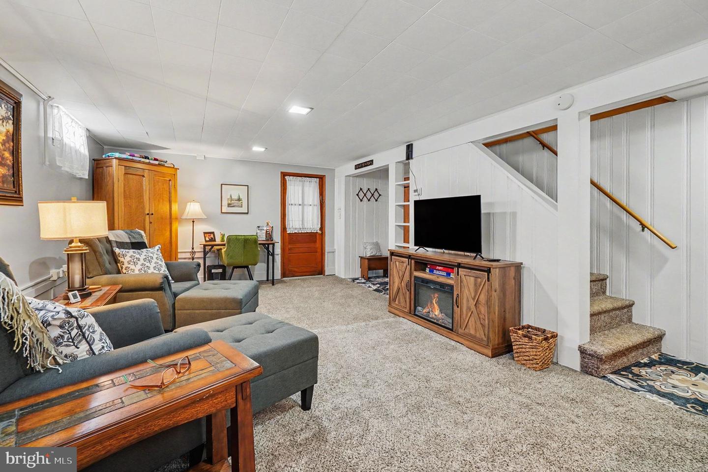 118 E Queen St Property Photo 23