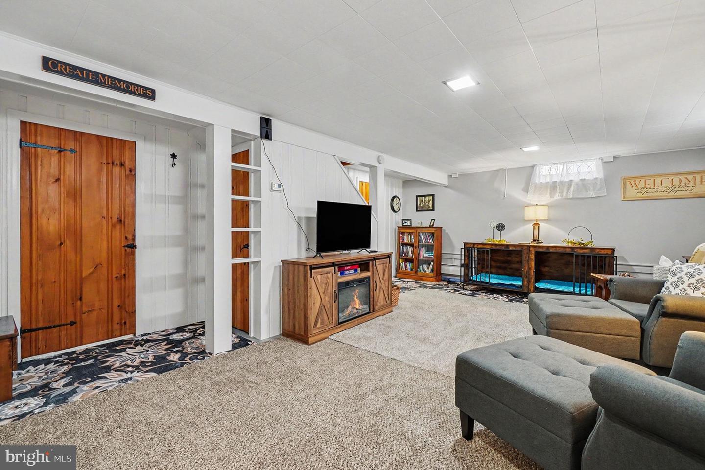 118 E Queen St Property Photo 24