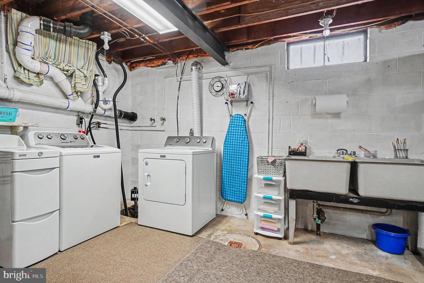 118 E Queen St Property Photo 34