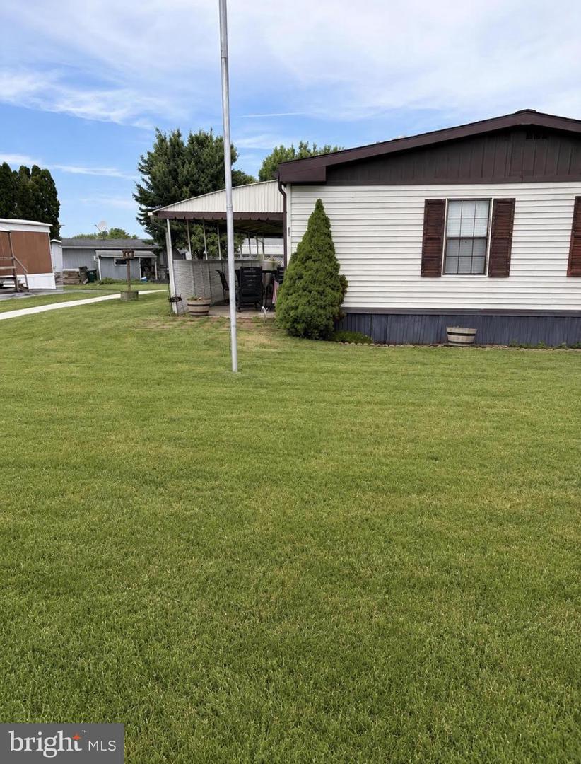 105 Palm City Park Property Photo 3