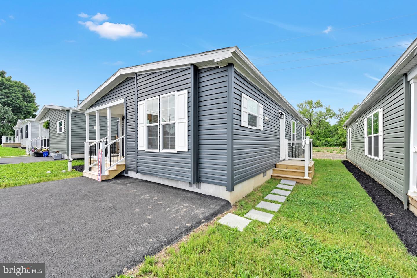 2106 Scull St Property Photo 4