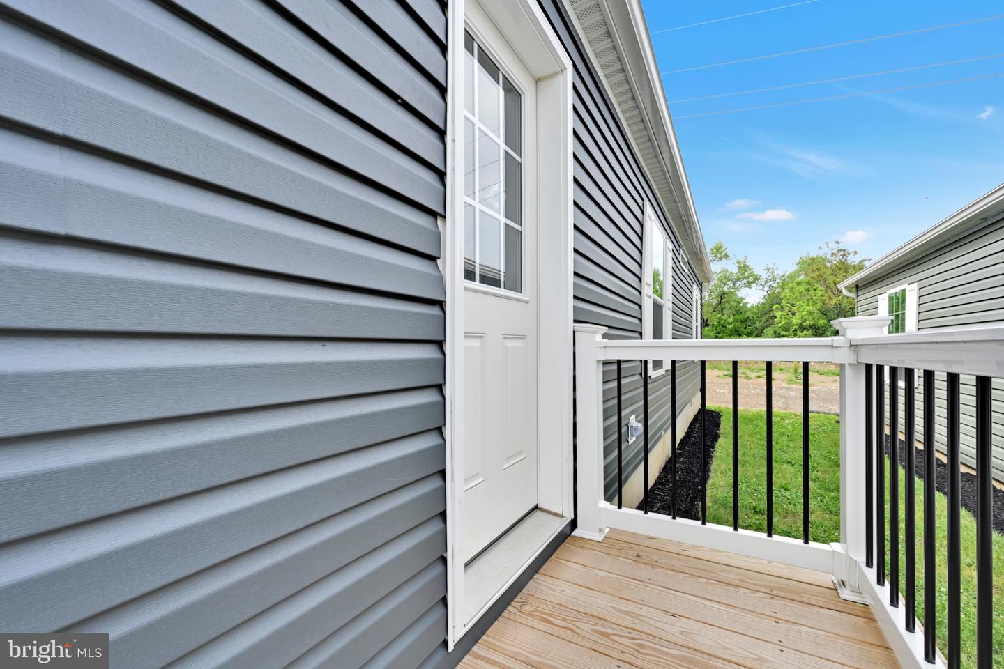 2106 Scull St Property Photo 5