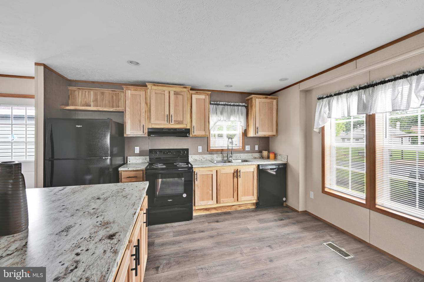 2106 Scull St Property Photo 7