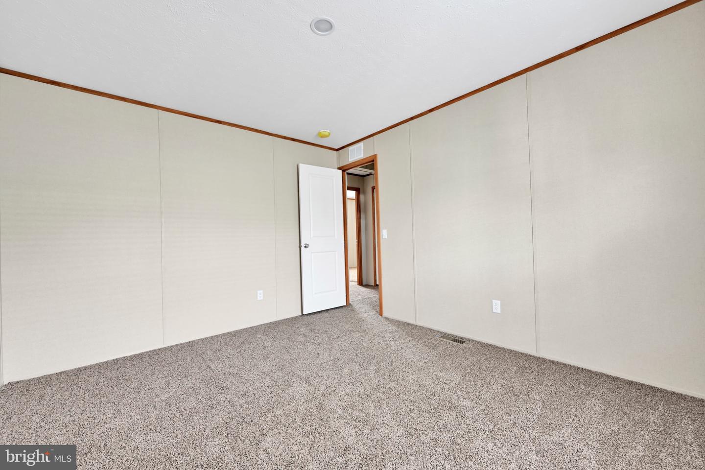 2106 Scull St Property Photo 9