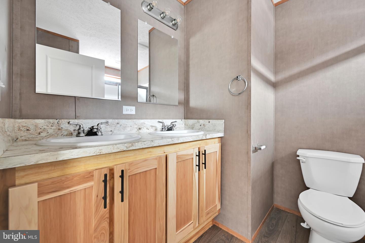 2106 Scull St Property Photo 13