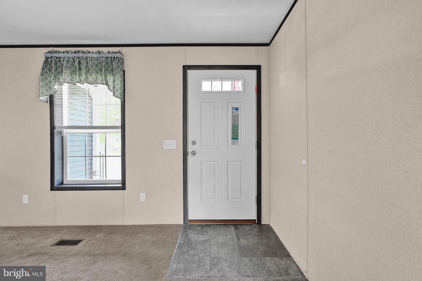 2110 Scull St Property Photo 5