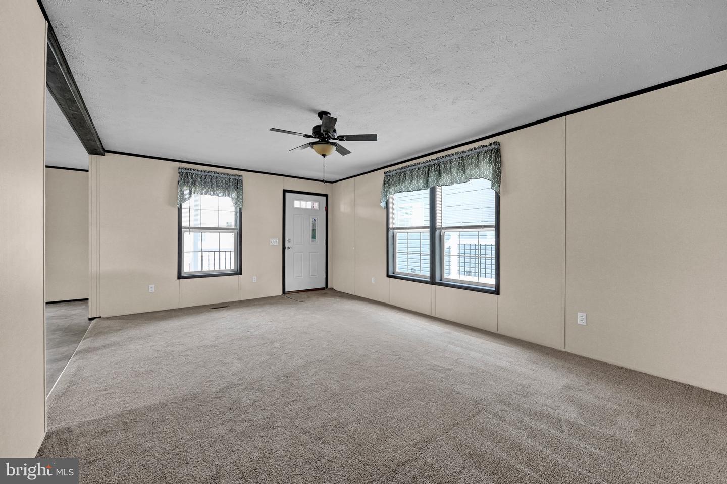 2110 Scull St Property Photo 6