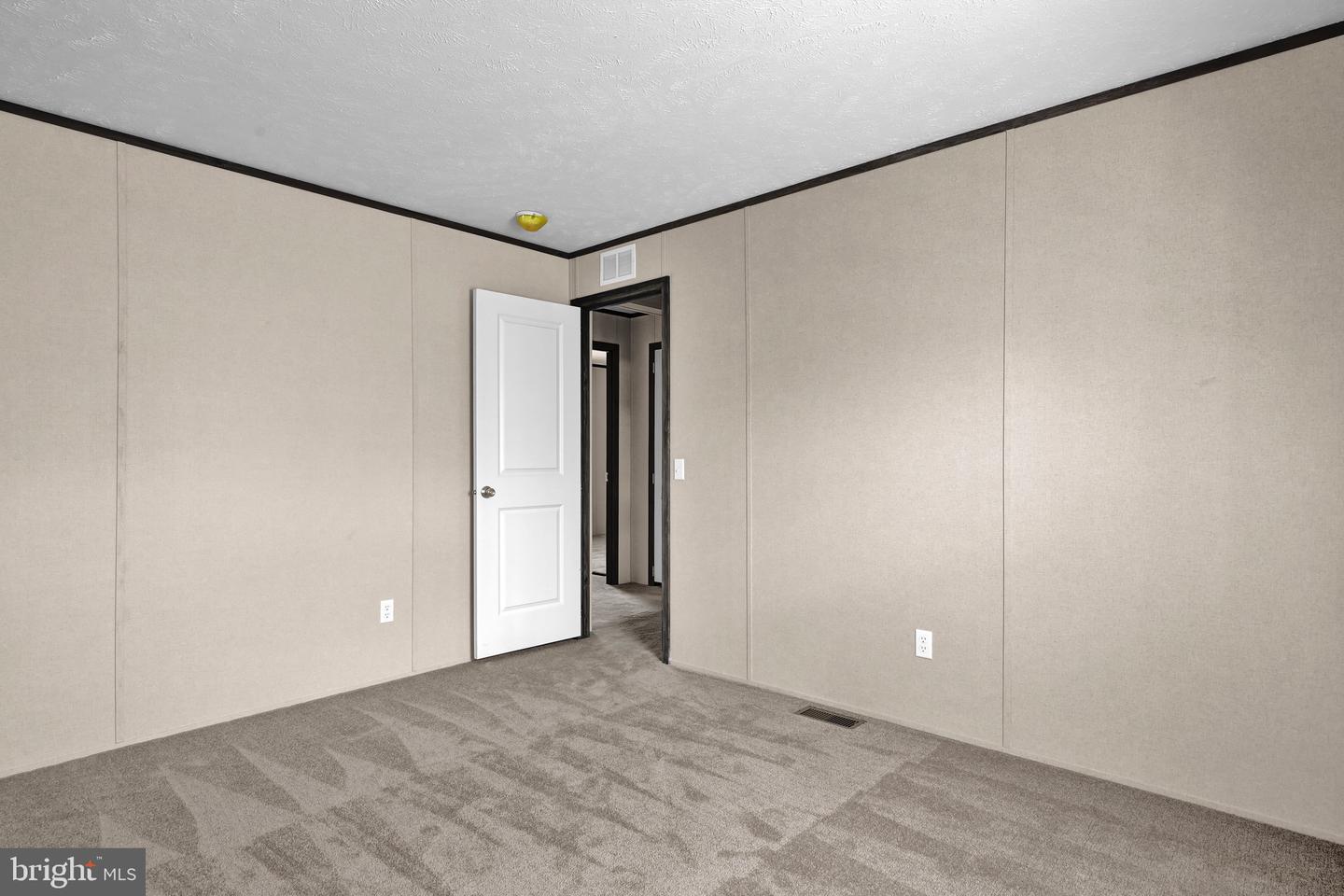 2110 Scull St Property Photo 13