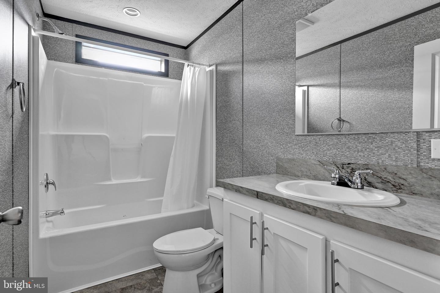 2110 Scull St Property Photo 15