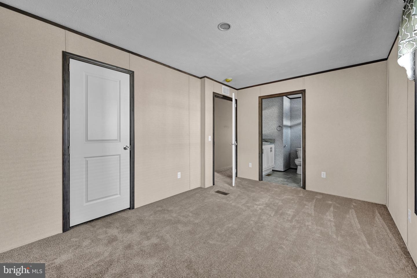 2110 Scull St Property Photo 17